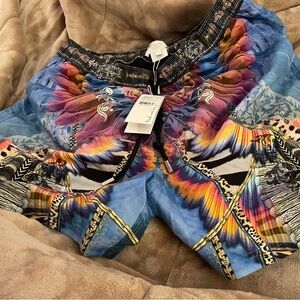 Unisex Camilla swim shorts size: Men’s Medium, lined